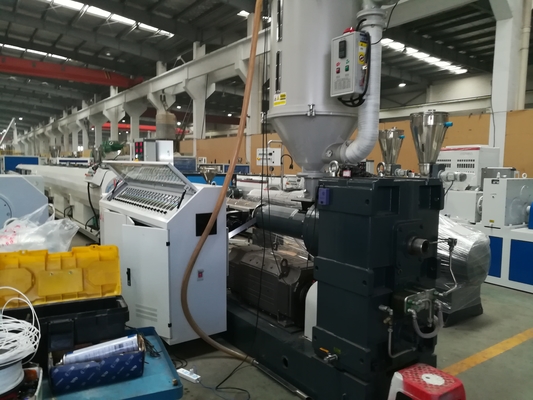 Good price Ζαρωμένος ενιαίος τοίχος 1600mm γραμμών εξώθησης σωλήνων PE αυτόματη σίτιση σε απευθείας σύνδεση