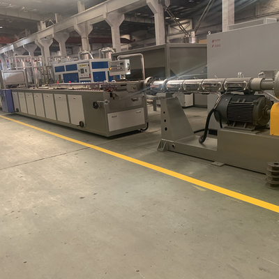 Good price γραμμή παραγωγής 1220mm πινάκων 250kg/H WPC για τη διακόσμηση σε απευθείας σύνδεση