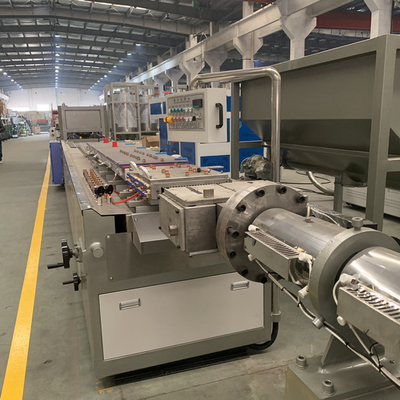 Good price γραμμή εξώθησης σχεδιαγράμματος 300mm ξύλινη πλαστική σύνθετη WPC με τη δίδυμη βίδα σε απευθείας σύνδεση