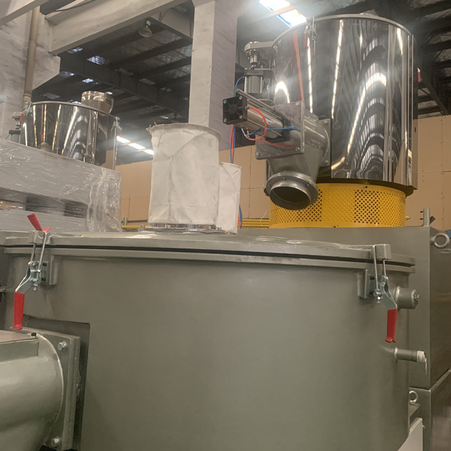 Θερμαντική ικανότητα μηχανών 200kg/h αναμικτών PVC ψύξης κάθετη 4
