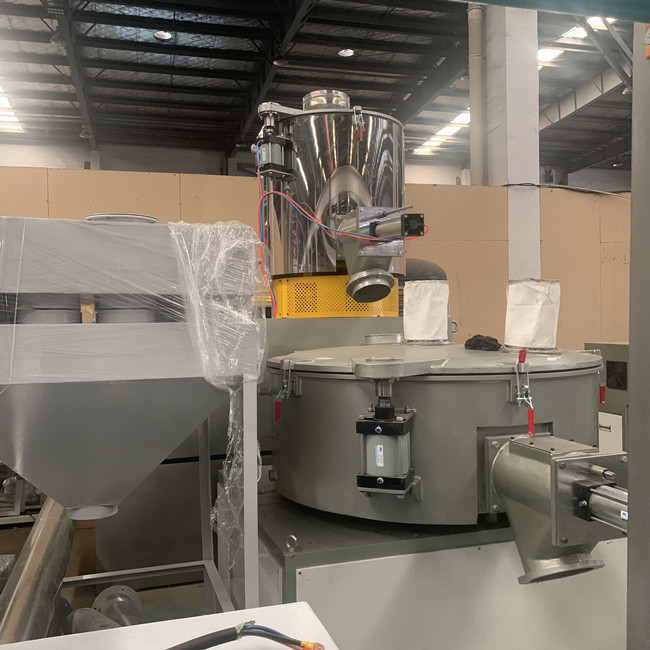 Θερμαντική ικανότητα μηχανών 200kg/h αναμικτών PVC ψύξης κάθετη 3