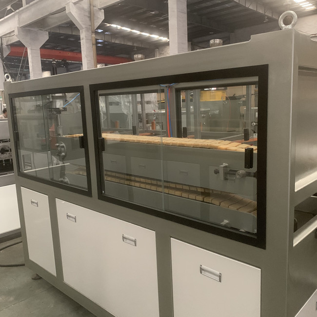 γραμμή παραγωγής σωλήνων 1600mm πλαστική για το σύστημα αποξηράνσεων 4