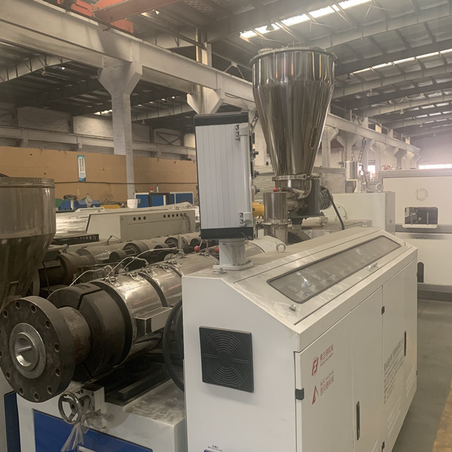 250kg/H προσαρμοσμένο τάση PVC κόκκων Pelletizing η κωνική δίδυμη βίδα γραμμών 2