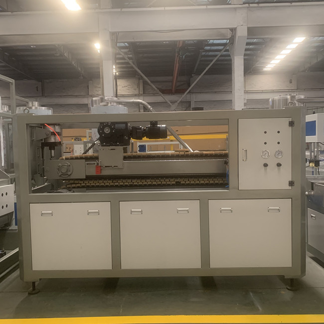 300kg/H γραμμή 250mm εξώθησης ανώτατης επιτροπής PVC ικανότητας πλάτος 3