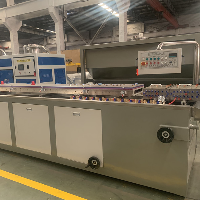 γραμμή παραγωγής 1220mm πινάκων 250kg/H WPC για τη διακόσμηση 2