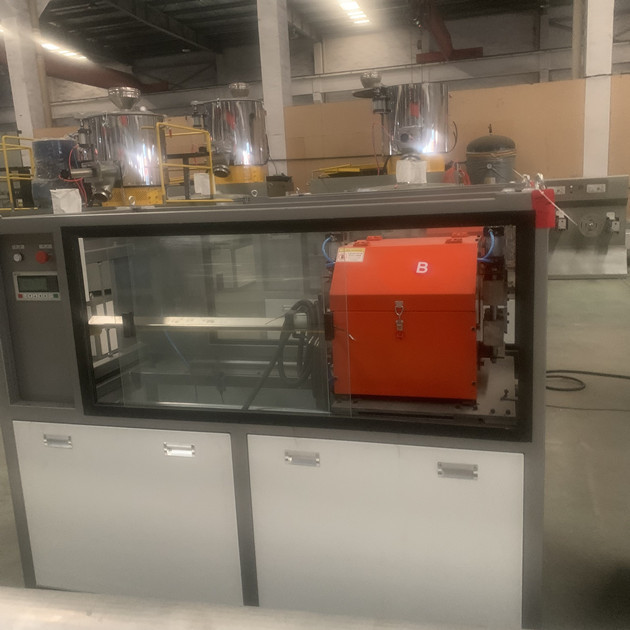 Πλήρως αυτόματη μηχανή σωλήνων PE 100kg/H πλαστική με τον αναστροφέα ABB 4
