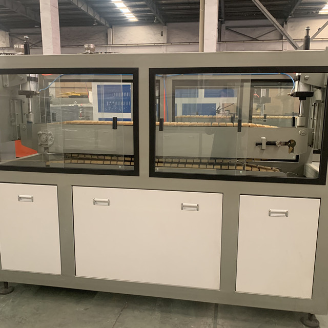 PLC 630mm κενή διαμόρφωση γραμμών παραγωγής σωλήνων πολυαιθυλενίου PPR 4