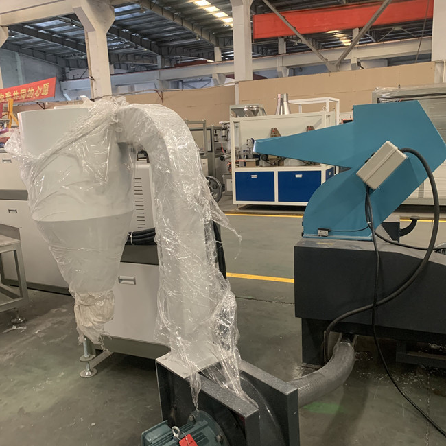 μηχανή 1300kg/H θραυστήρων PVC πάχους τοίχων 10mm χαμηλού θορύβου 2