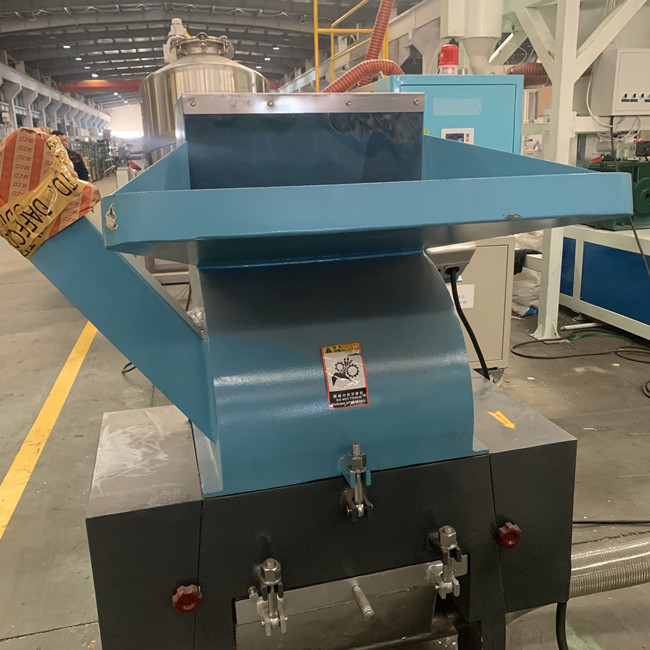 μηχανή 1300kg/H θραυστήρων PVC πάχους τοίχων 10mm χαμηλού θορύβου 1