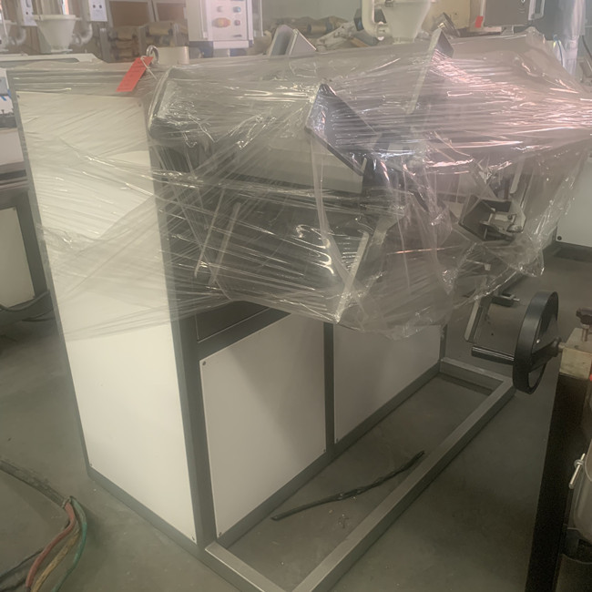σωλήνας άρδευσης σταλαγματιάς 2000mm HDPE 3 στρώματος πλαστική μηχανή σωλήνων 4