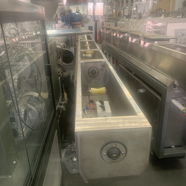σωλήνας άρδευσης σταλαγματιάς 2000mm HDPE 3 στρώματος πλαστική μηχανή σωλήνων 2