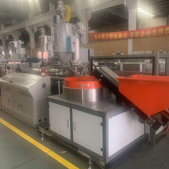 σωλήνας άρδευσης σταλαγματιάς 2000mm HDPE 3 στρώματος πλαστική μηχανή σωλήνων 0